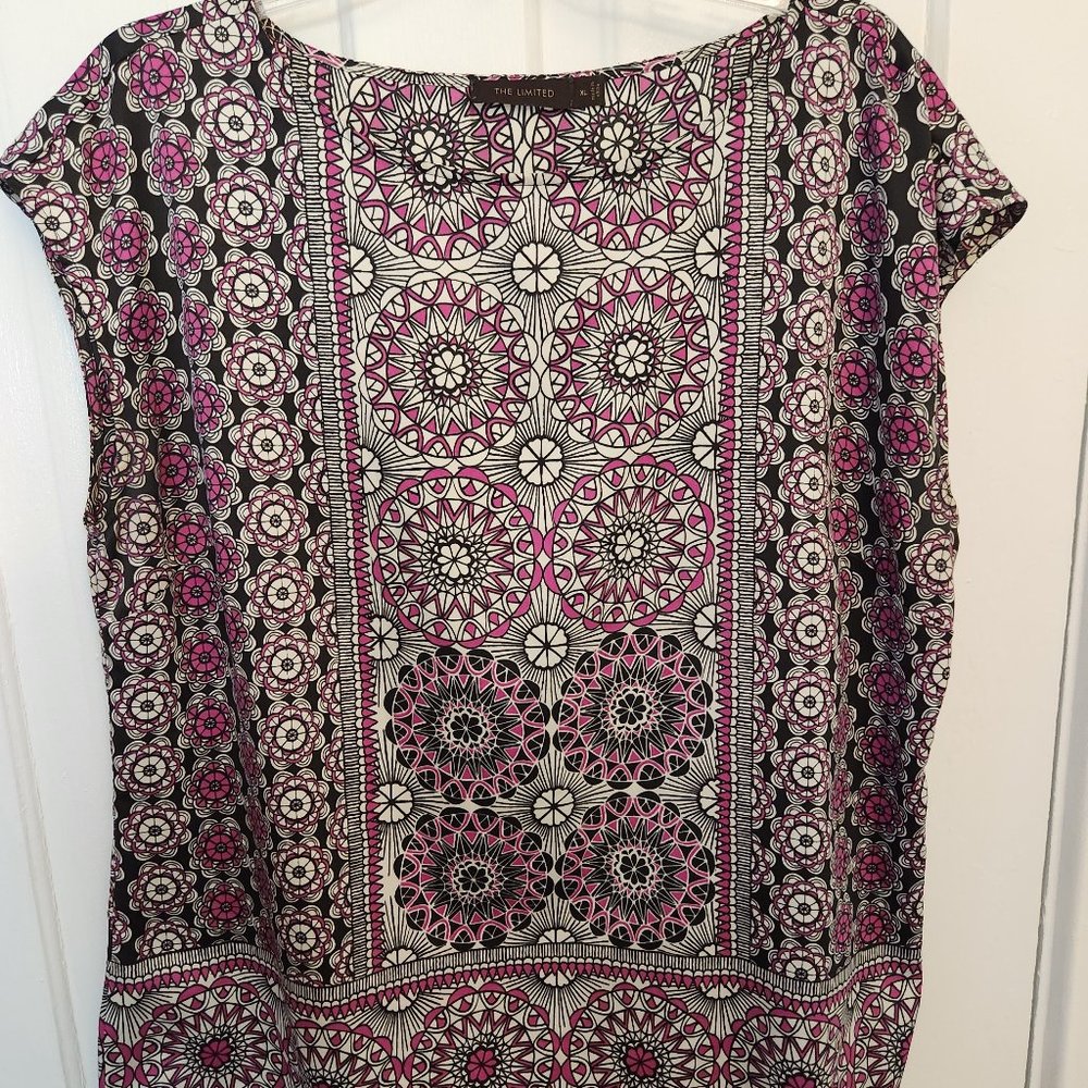 Lightweight Shell or sleevelss Top